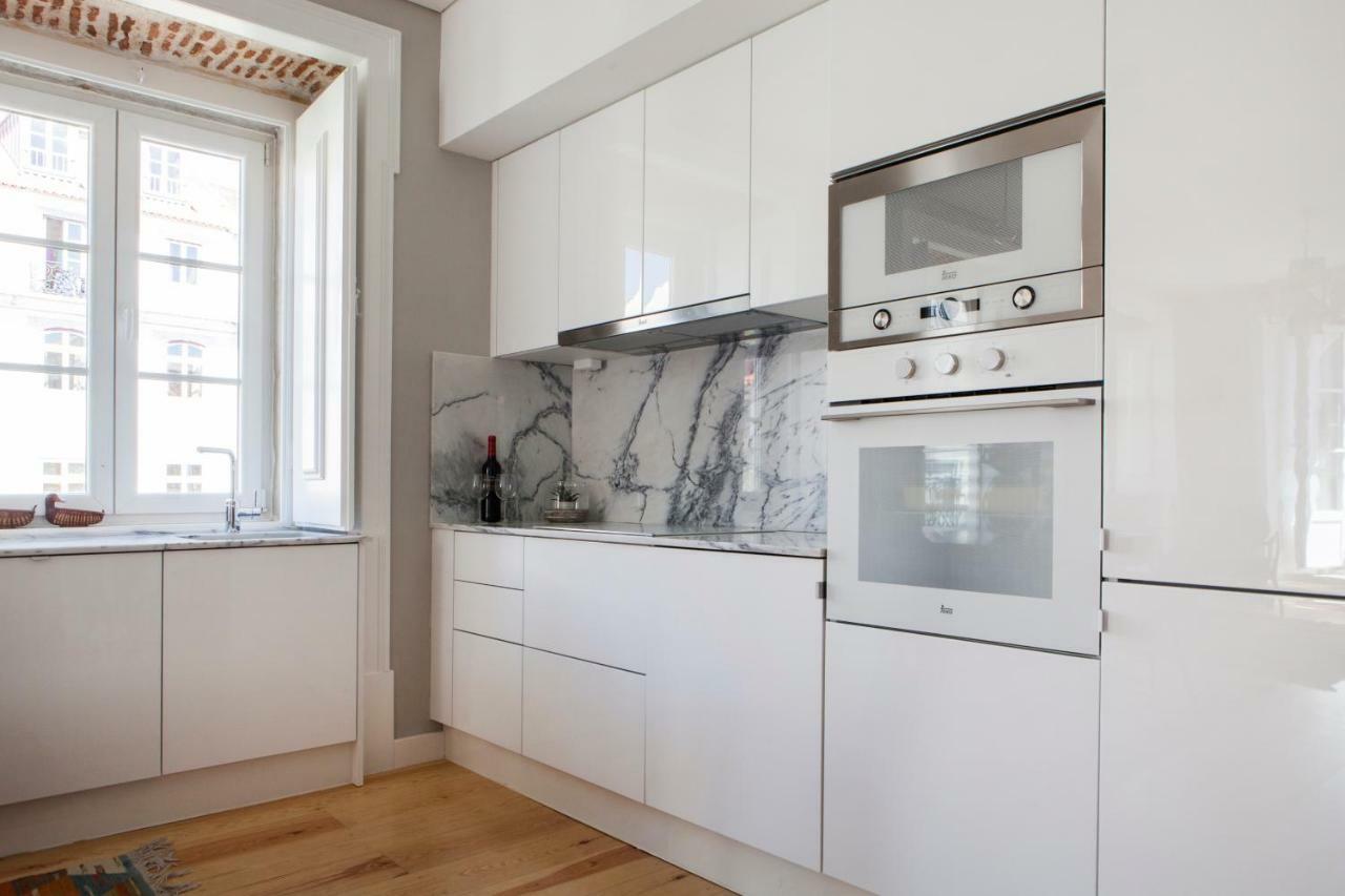 Alfama Sophisticate Flat With Balconies 2Bedrs 2Baths & Ac In 19Th Century Building Historic Center Appartement Lissabon Buitenkant foto