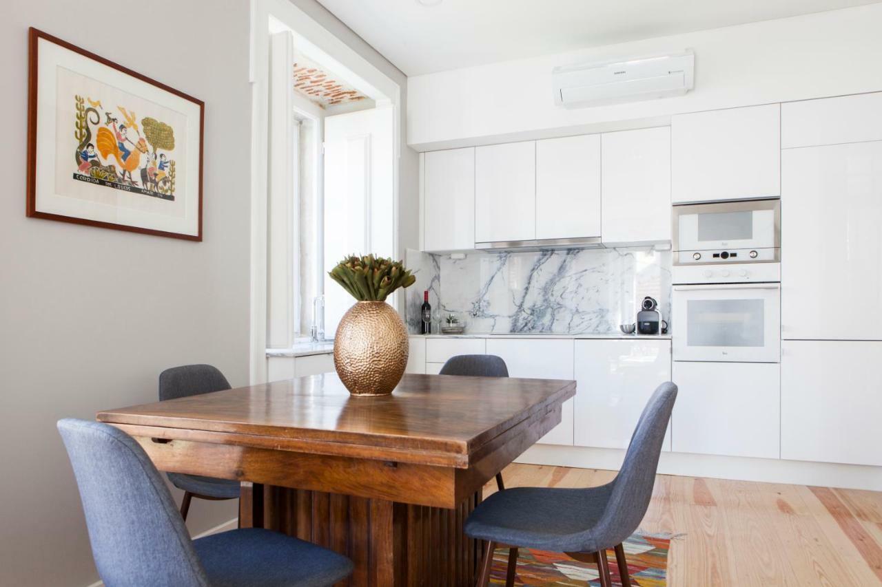 Alfama Sophisticate Flat With Balconies 2Bedrs 2Baths & Ac In 19Th Century Building Historic Center Appartement Lissabon Buitenkant foto