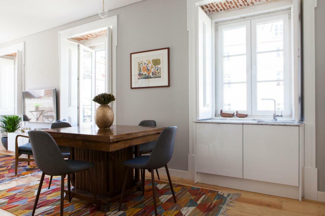 Alfama Sophisticate Flat With Balconies 2Bedrs 2Baths & Ac In 19Th Century Building Historic Center Appartement Lissabon Buitenkant foto